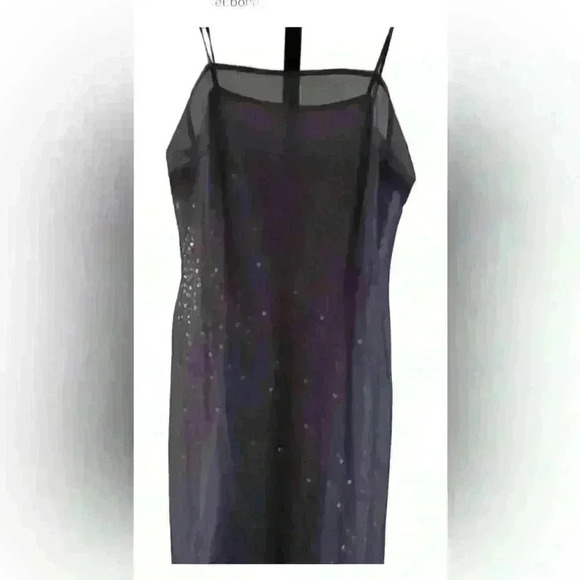 Express World brand size 1/2 woman's dress. Thin straps, 3 layers.
Zip back > - Picture 6 of 12